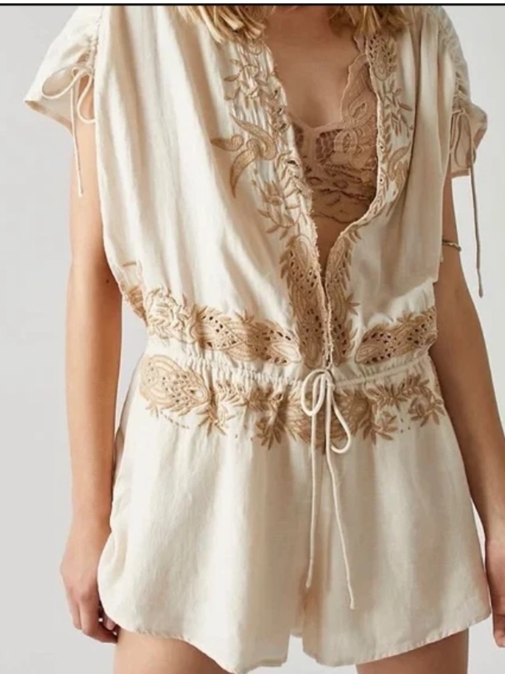 Free People Weila Tan Cream Embroidered Lace Romper size medium with pockets - Picture 2 of 10